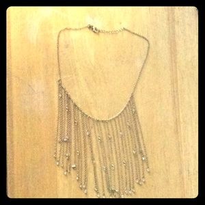 Chain fringe necklace with rose stones